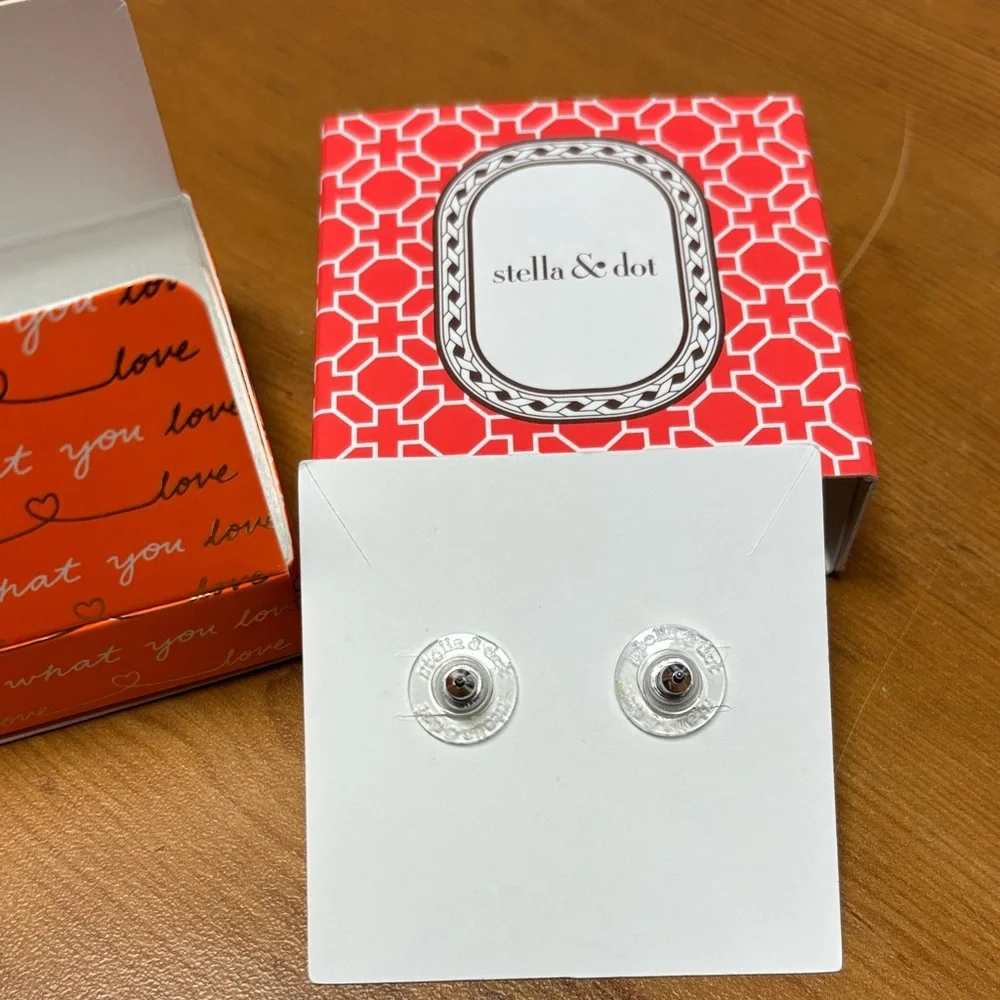 Stella & Dot Sparkle Diamond‎ Stud Earrings